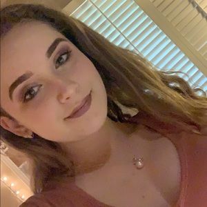 Meet your Posher, Chloe